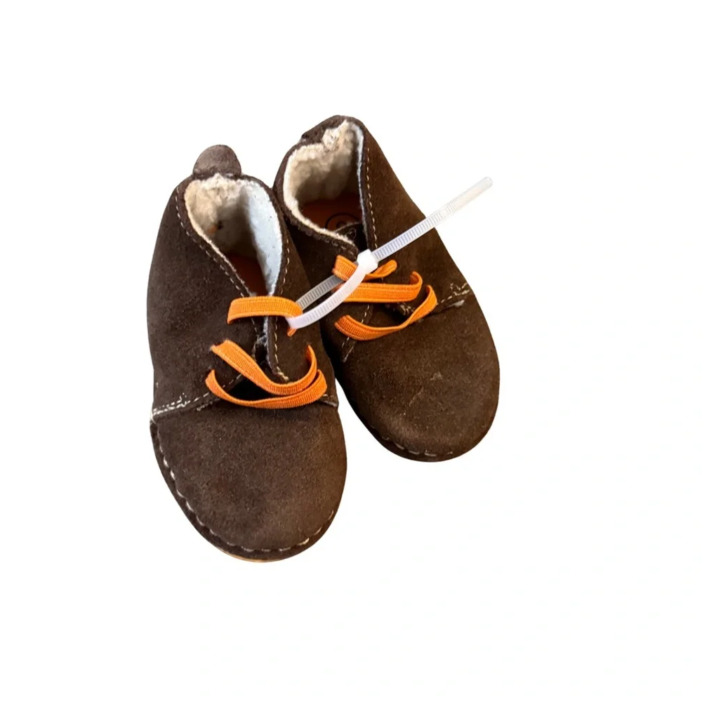 OshKosh B'gosh‎ Infant Brown Moccasins with Orange Laces Sherpa Lining Size 2